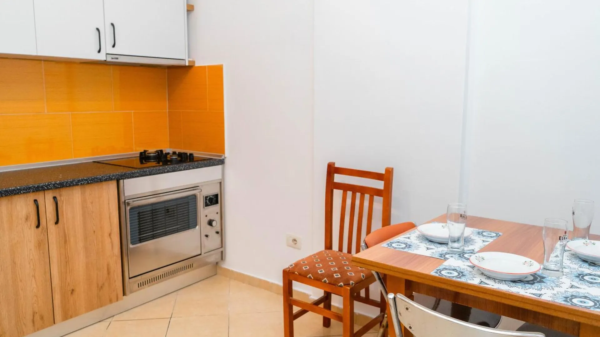 Vlora-Skele Holiday Apartament 0*, Vlorë